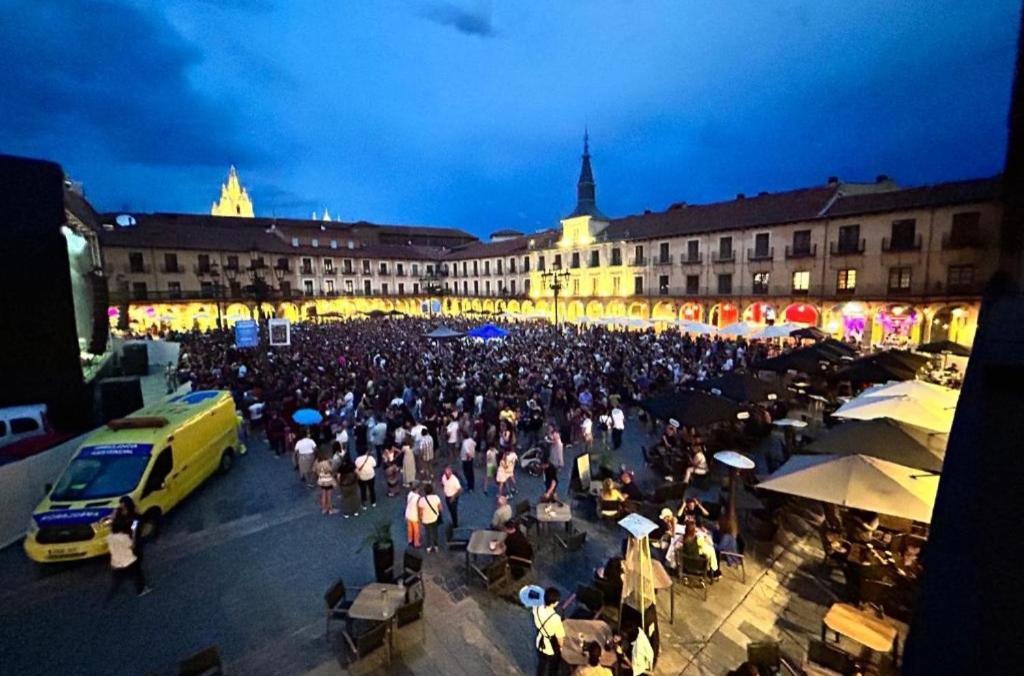 Arquitecto De La Vida- Plaza Mayor León Exteriör bild