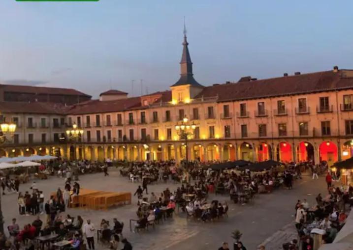 Arquitecto De La Vida- Plaza Mayor León Exteriör bild